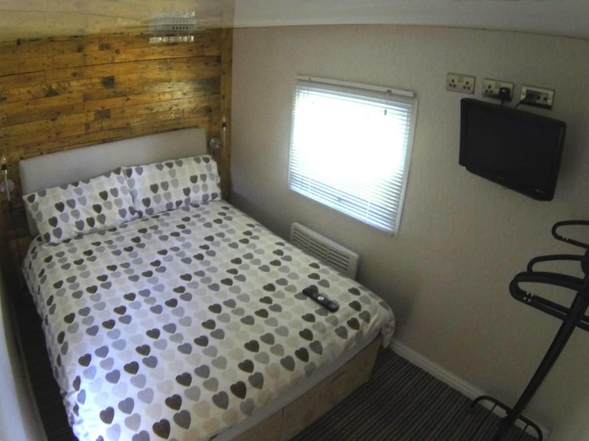 Woodland View - A Place To Escape Apartment Swynnerton ภายนอก รูปภาพ