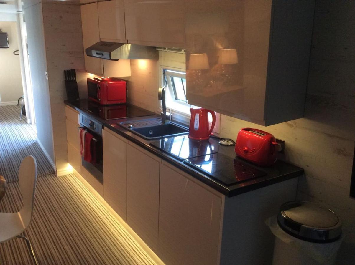 Woodland View - A Place To Escape Apartment Swynnerton ภายนอก รูปภาพ